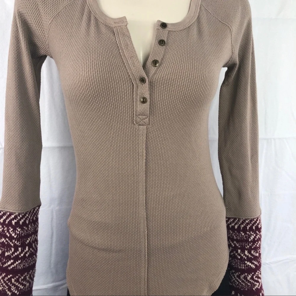 Sold ๐๐FREE PEOPLE Henley long sleeve V-Neck stone top S - Picture 3 of 13